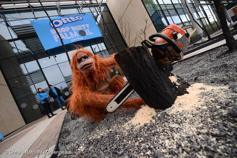Mondelēz HQ hit by Greenpeace palm oil protest