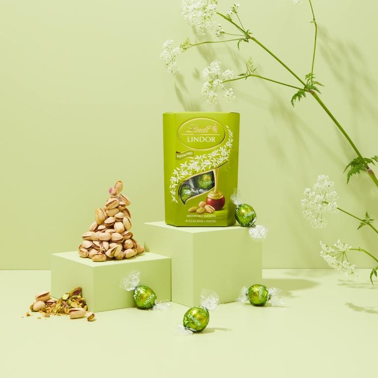 Pistachio-lindor-2000x2000-optimised.jpg