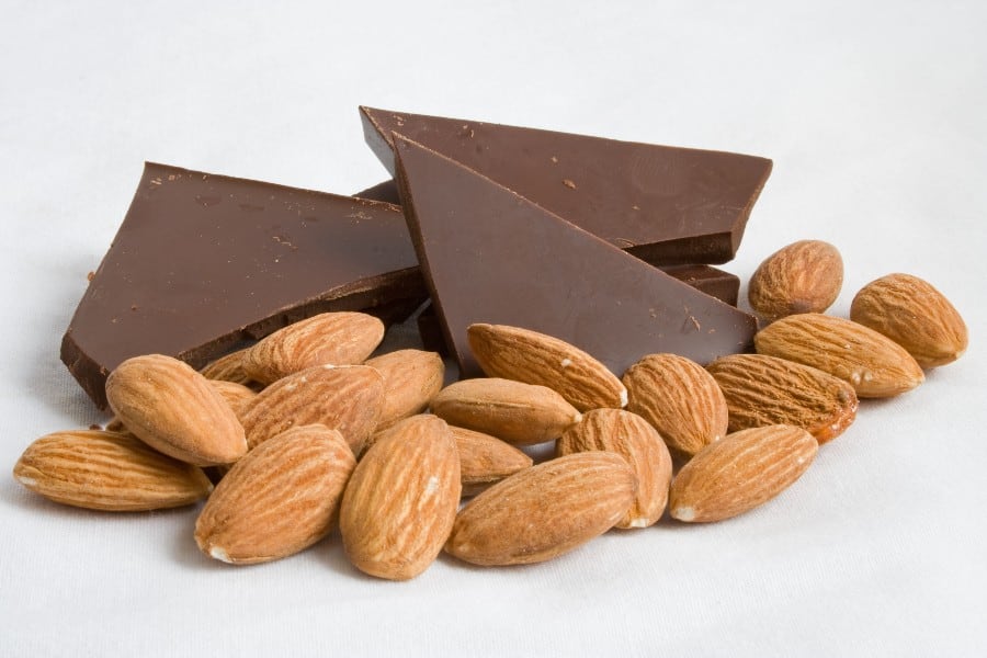 New-survey-finds-almonds-fill-the-needs-of-chocolate-consumers.jpg