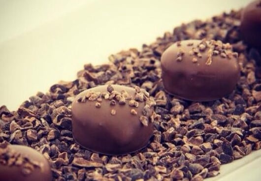 callebaut-decorations-using-cocoa-nibs.png