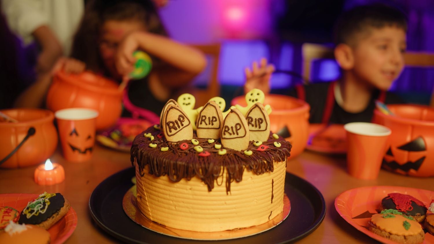 Halloween-RIP-cake-C-Getty-Images.jpg