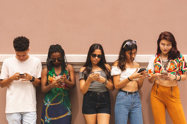 digital_mobile_phones_digital_genZ_millennials_Consumers_technology_beauty_cosmetics_TikTok_Instagram_Facebook_online_ecommerce.jpg