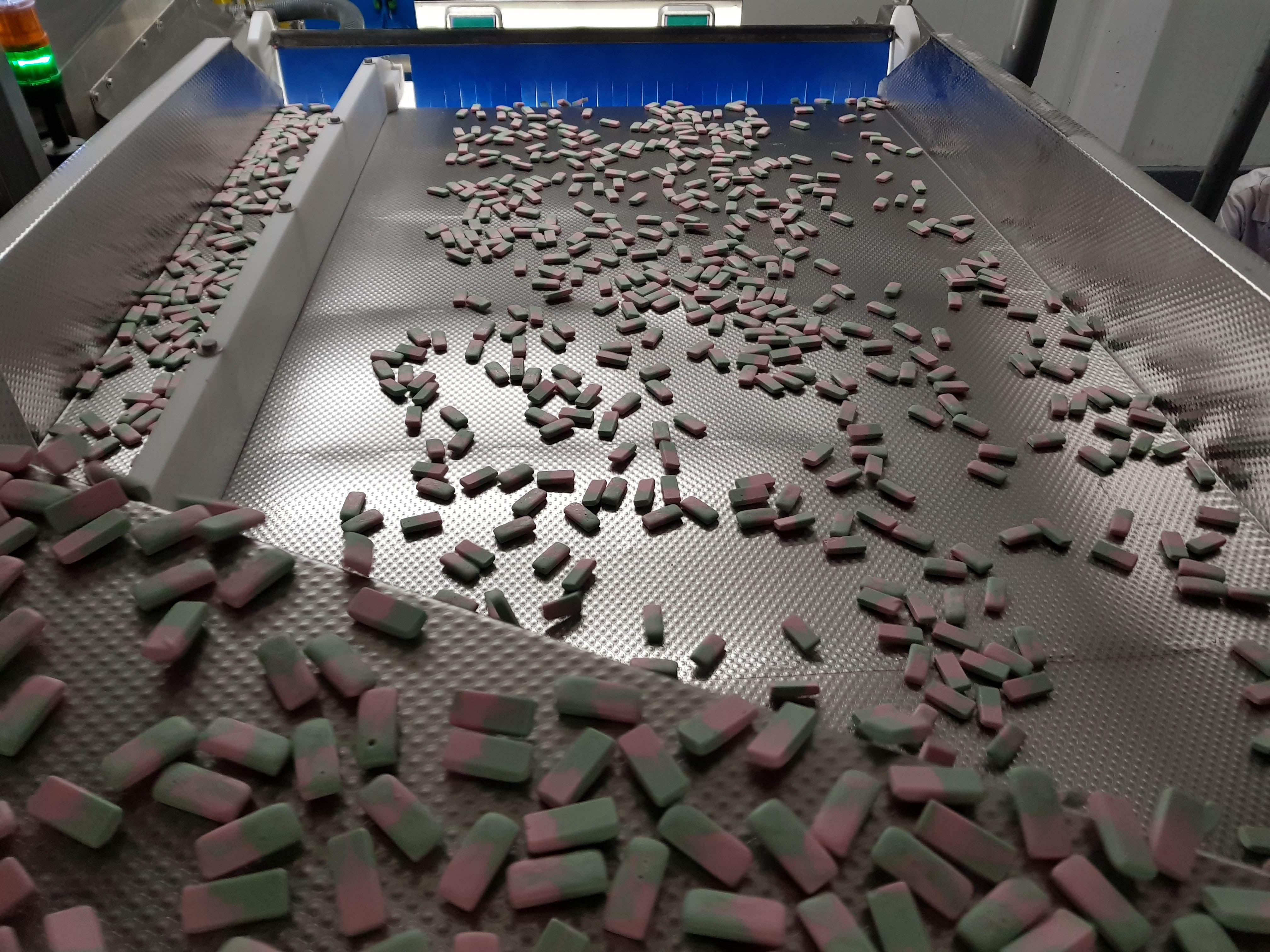 TOMRA-automates-soft-confectionery-sorting-at-Swizzlels-Matlow_3.jpg