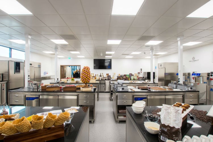 CHOCOLATE-ACADEMY-Center-in-Banbury-inside-750.jpg