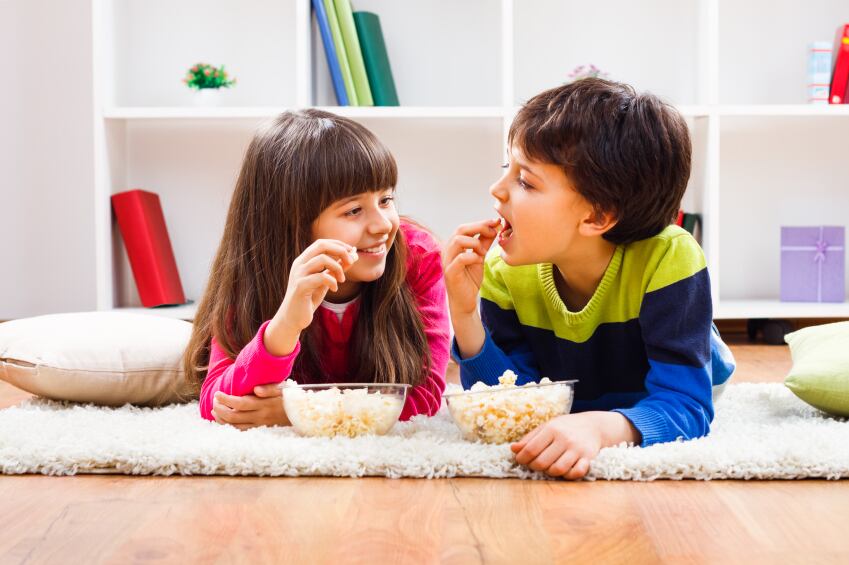 children-diet-snacking-popcorn-iStock.com-LittleBee80.jpg