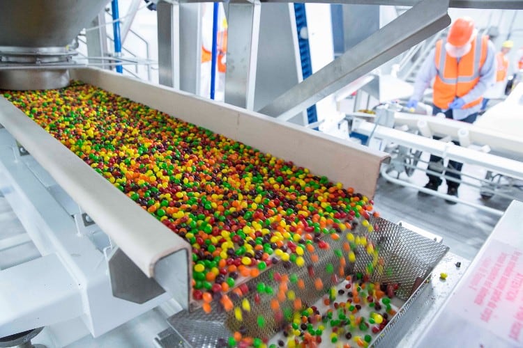 Texas AG targets Mars over continued use of artificial colours