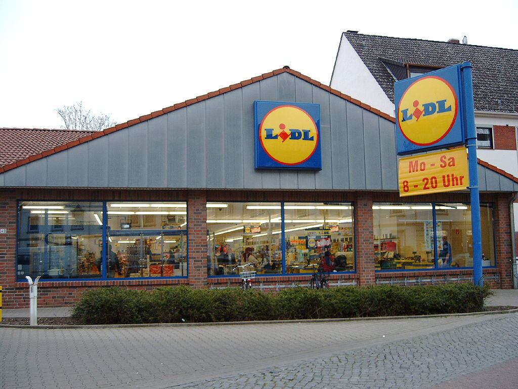 Lidl pays Ghana farmers extra premium with new ‘super fair’ bars
