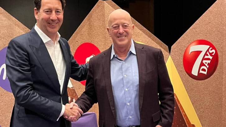 Lotus_Bakeries_CEO_Jan_Boone_and_MDLZ_Chair_and_CEO_Dirk_Van_de_Put-optimized.jpg