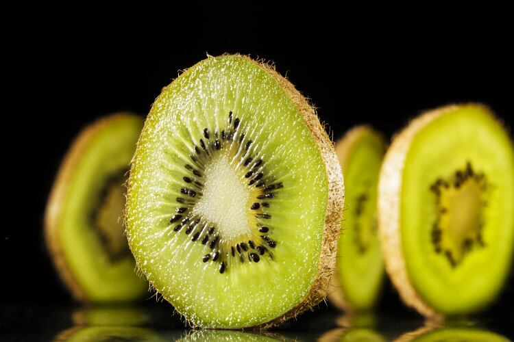 GettyImages-Yuji-Sakai-kiwi-fruit.png