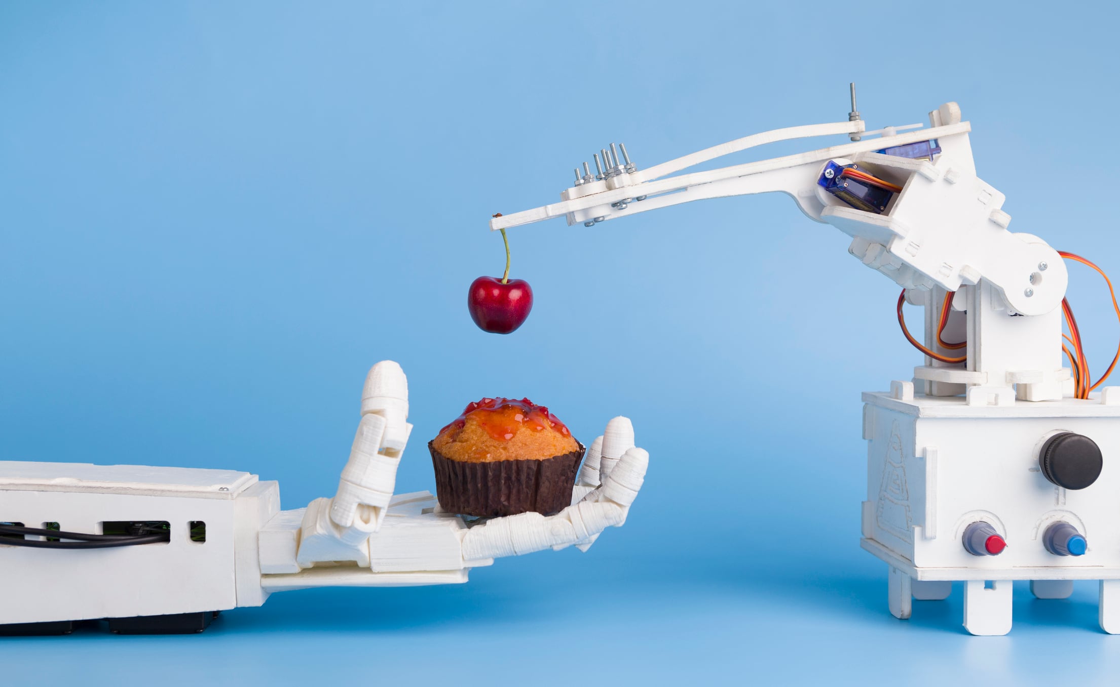 Robots-ready-to-extend-reach-in-food-industry.jpg
