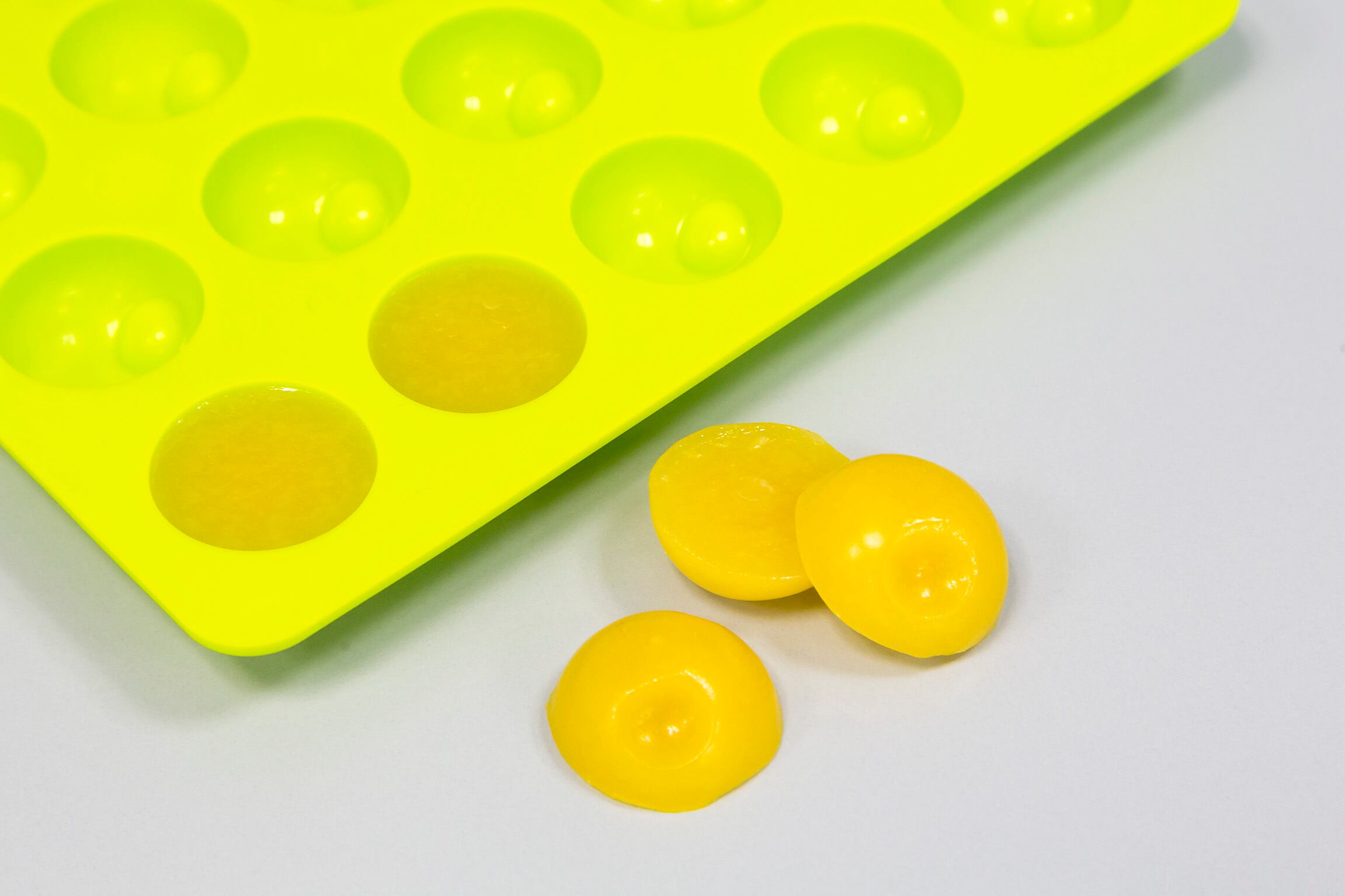 WACKER_moldable_gum_3.jpg