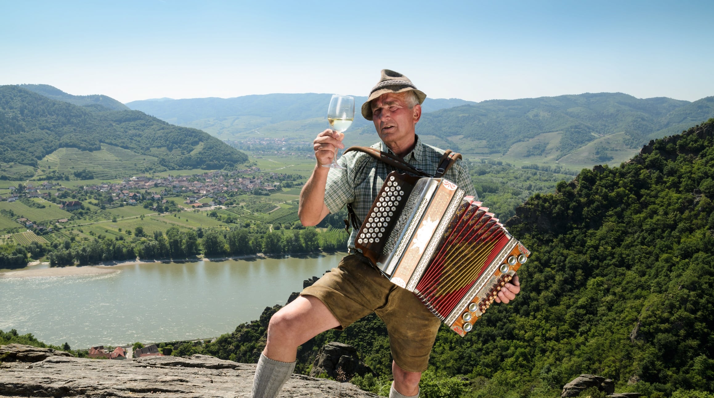 Musician with accordion drinking wine in the Wachau