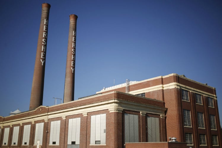 Hershey-Factory-PA-GettyImages-884575182.jpg