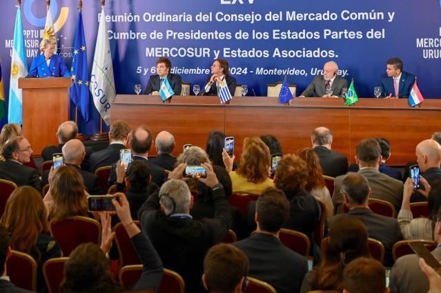 The President of the European Commission, Ursula von der Leyen with heads from four Mercosur countries—Brazilian President Lula, Argentinian President Milei, Paraguayan President Peña, and Uruguayan President Lacalle Pou - at a meeting after which they confirmed they had reached a final deal for what it’s hailing is a “groundbreaking” EU-Mercosur partnership agreement on December 6, 2025.