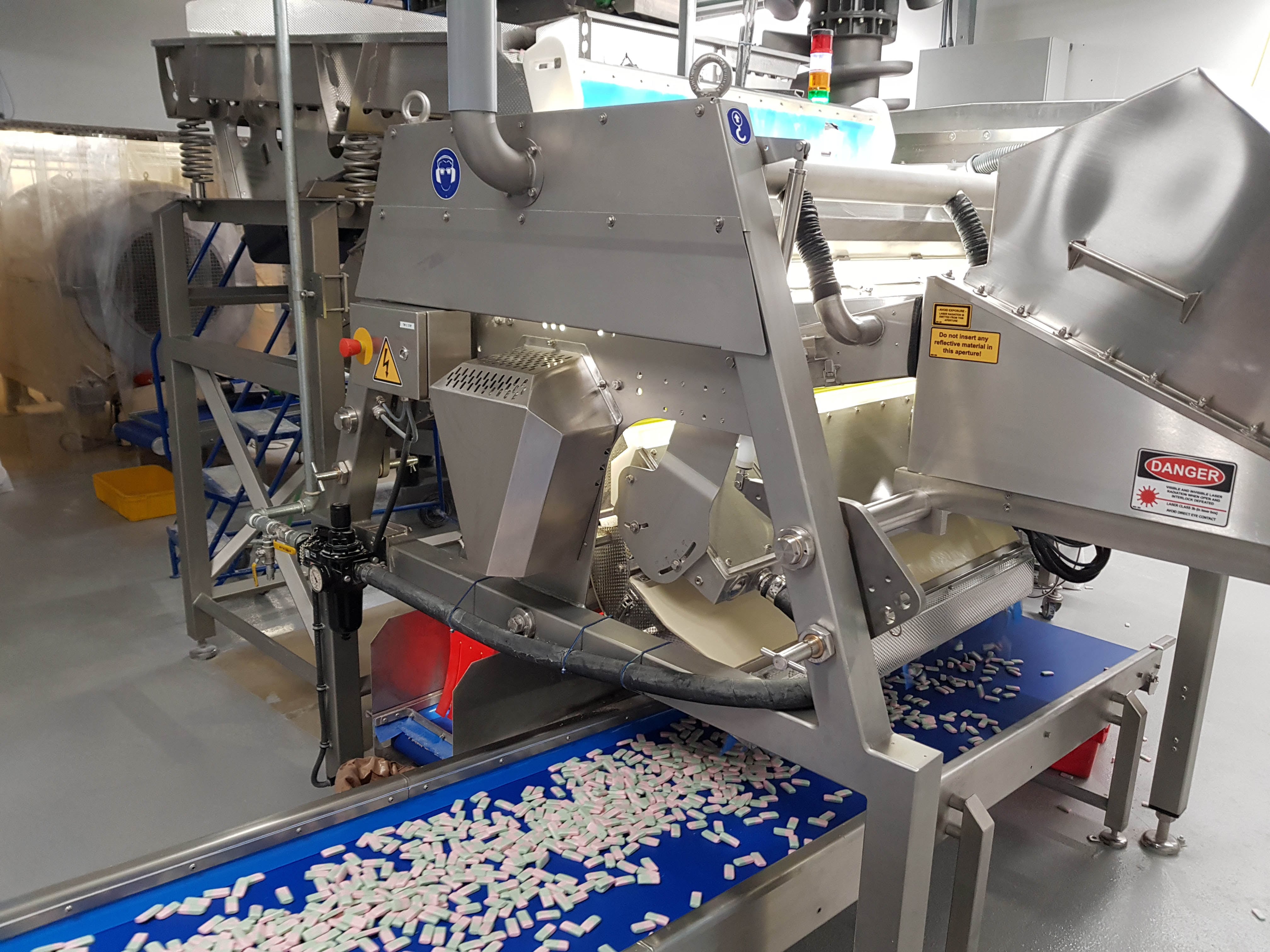 TOMRA-automates-soft-confectionery-sorting-at-Swizzlels-Matlow_2.jpg
