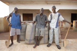 Loadingthesacks - happy cocoa farmers credit Kim Naylor