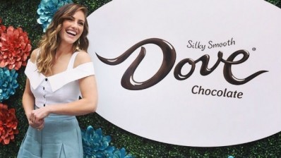 Actress Minka Kelly opens the Dove Chocolate Cocoa Farmers Market at Santa Monica in LA. Pic: Dove Chocolate