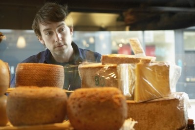 Three in 10 (29%) UK consumers say they would like to see a wider range of cheese from different British regions. ©GettyImages/Tay Jnr