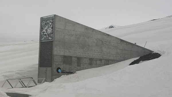 1280px-Global_Seed_Vault_(cropped)