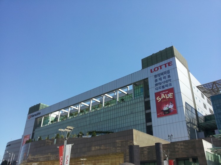 Lotte is the eighth largest chocolate and gum brand in the Beijing metropolitan area.  Photo: Jaehwan Kim