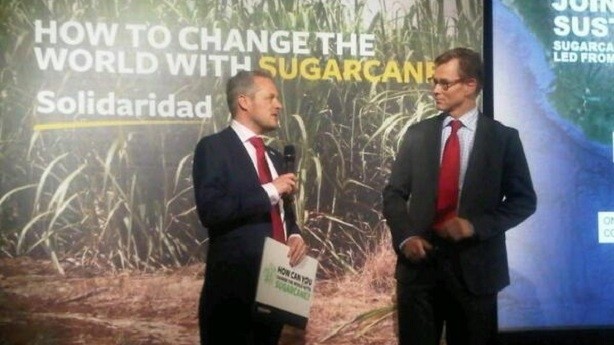 Sven Sielhorst (left) and Dirk Jan de With (right) announce the partnership between Solidaridad and Unilever at an event in London