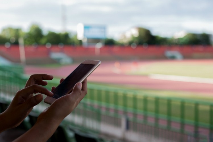 FanFood lets consumers order concessions from their seat, with real-time order tracking akin to rideshare platforms like Uber and Lyft. Pic: Getty Images/TK 1993