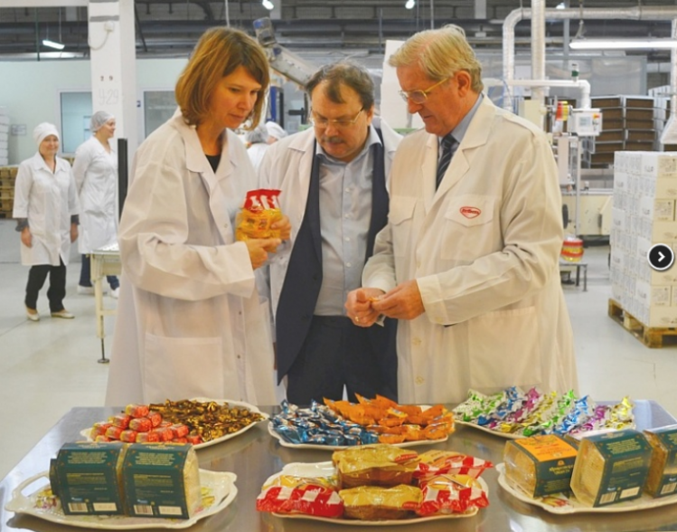 Oksana Luth, Russia's deputy minister of agriculture, visits the Rot Front Confectionery factory in Moscow. Pic: United Confectioners Holding