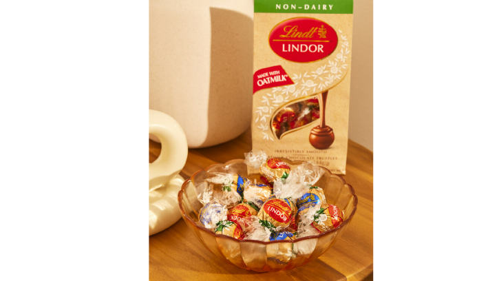 The new non-dairy chocolate offerings from Lindt Lindor. Pic: Lindt