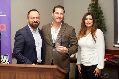 From Left, Ahmet Hepdogan, vice president of procurement (Ferrara Candy, Chicago) presenting “Supplier of the Year” award to Carlos M. Gonzalez Bolio representing Ingenios Santos (Monterrey Mexico) with Kristy Eidson, director of sweeteners Pprocurement (Ferrara Candy, Chicago). Pic: Ferrara Candy  